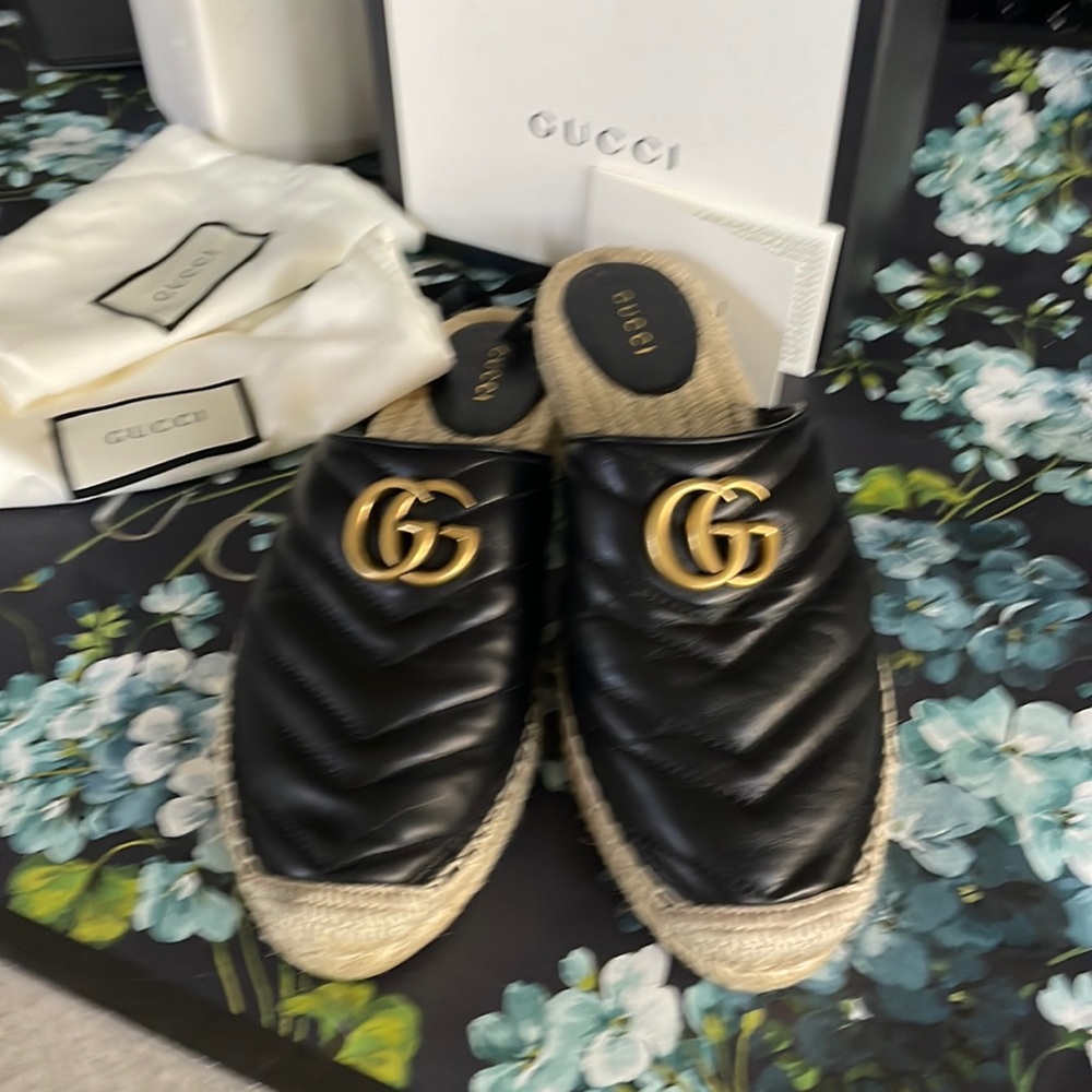 Gucci Marmont Mules Espadrilles
Nappa Leather Black Size 39